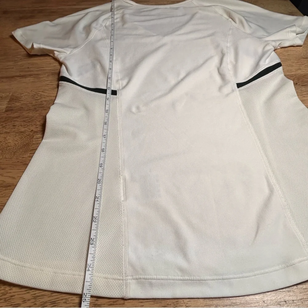 Nike Women's Dri-FIT V-neck Athletic Tee Medium‎